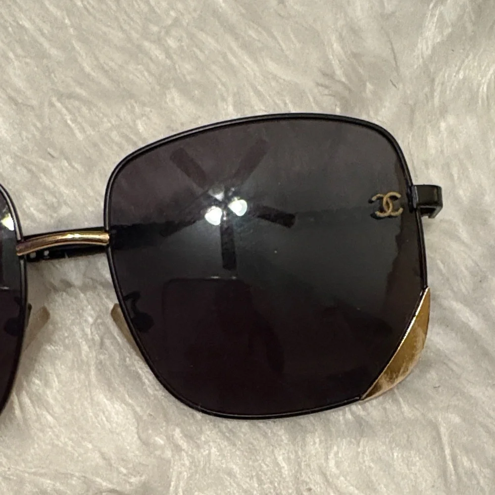 Chic fashion Black and Gold Sunglasses